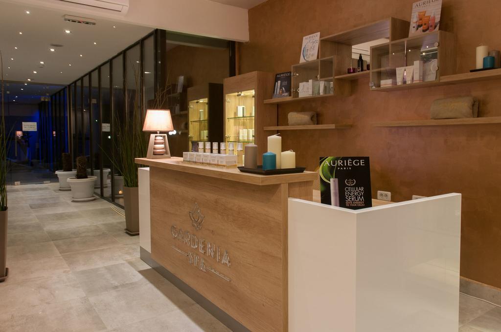 Gardenia Hotel & Spa Велес Экстерьер фото Reception desk at a spa