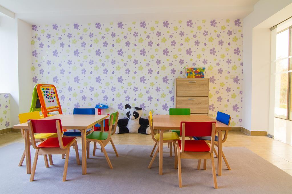 Gardenia Hotel & Spa Велес Экстерьер фото Childcare centre