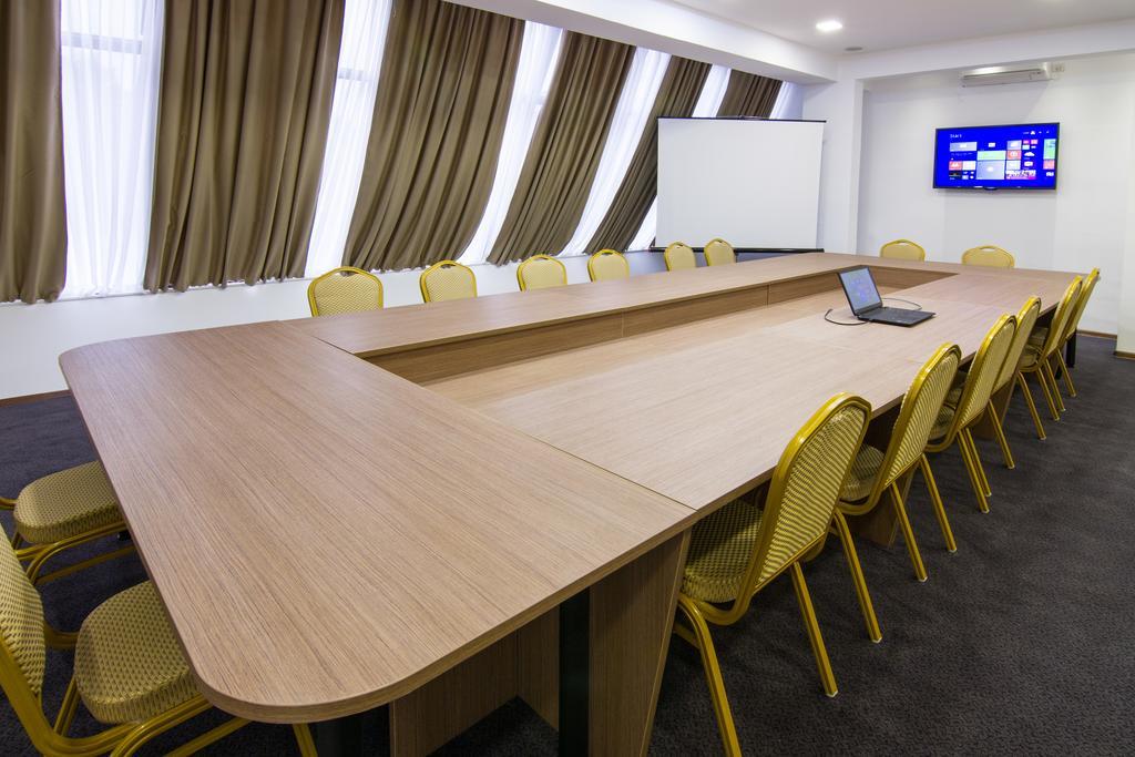 Gardenia Hotel & Spa Велес Экстерьер фото A meeting room at the University of Novi Sad